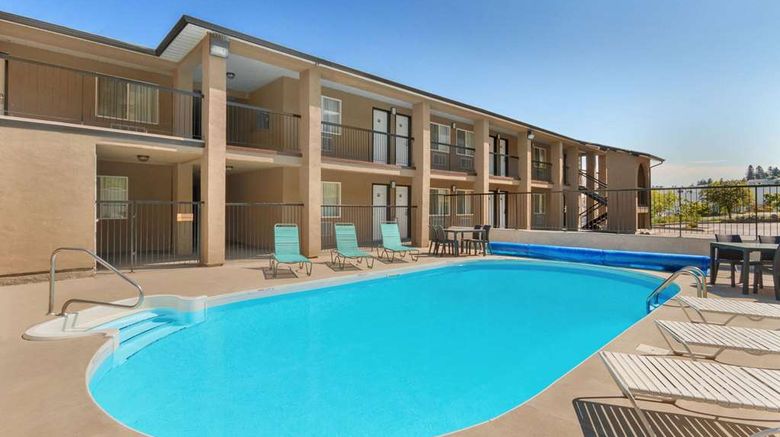 <b>Kamloops Travelodge Mountview Pool</b>. Images powered by <a href="https://iceportal.shijigroup.com/" title="IcePortal" target="_blank">IcePortal</a>.