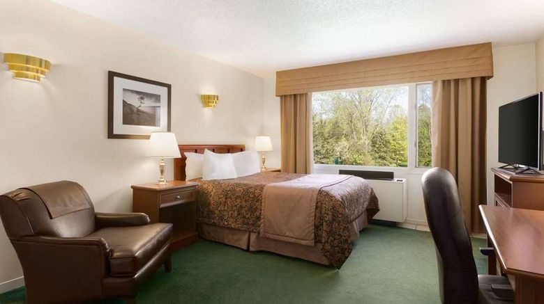 <b>Travelodge Simcoe Room</b>. Images powered by <a href="https://iceportal.shijigroup.com/" title="IcePortal" target="_blank">IcePortal</a>.