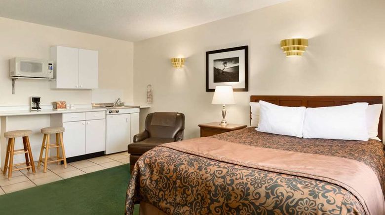 <b>Travelodge Simcoe Room</b>. Images powered by <a href="https://iceportal.shijigroup.com/" title="IcePortal" target="_blank">IcePortal</a>.