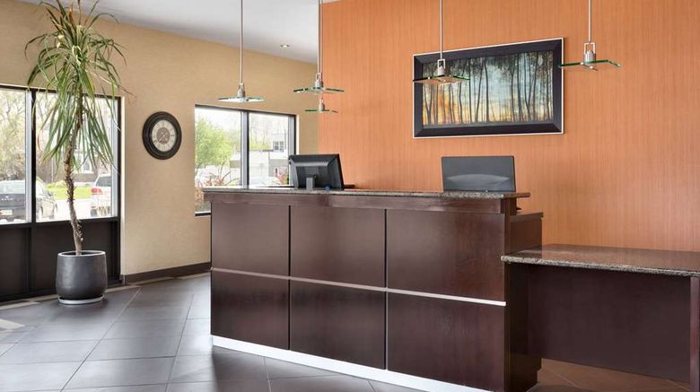 <b>Travelodge Simcoe Lobby</b>. Images powered by <a href="https://iceportal.shijigroup.com/" title="IcePortal" target="_blank">IcePortal</a>.