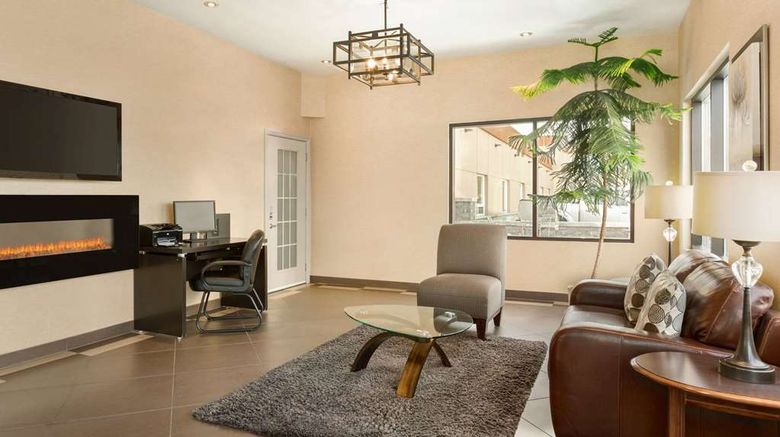 <b>Travelodge Simcoe Lobby</b>. Images powered by <a href="https://iceportal.shijigroup.com/" title="IcePortal" target="_blank">IcePortal</a>.