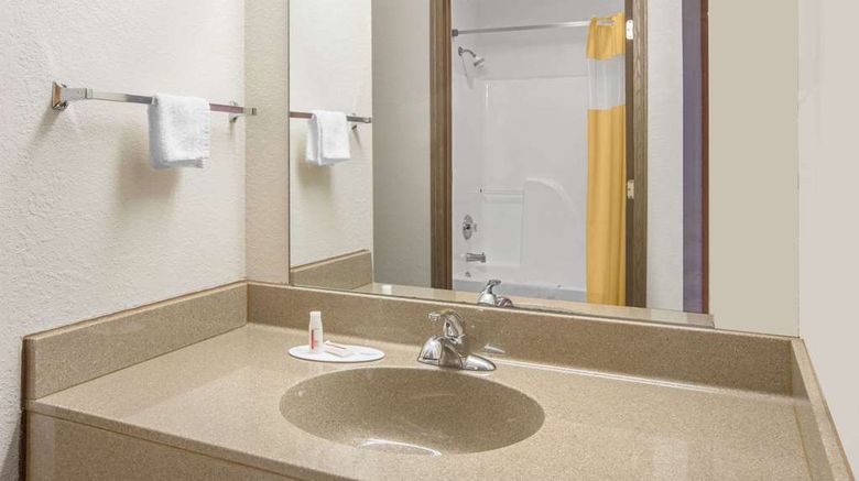 <b>Days Inn Butler Room</b>. Images powered by <a href="https://iceportal.shijigroup.com/" title="IcePortal" target="_blank">IcePortal</a>.