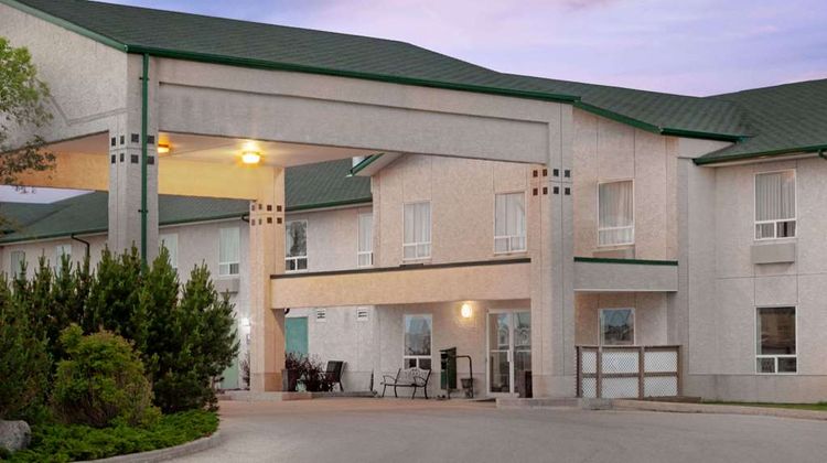 Super 8 Morden Exterior