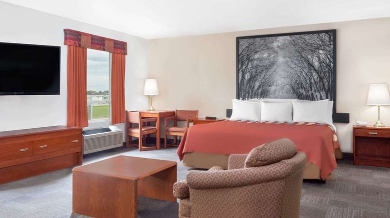 <b>Super 8 Morden Suite</b>. Images powered by <a href="https://iceportal.shijigroup.com/" title="IcePortal" target="_blank">IcePortal</a>.