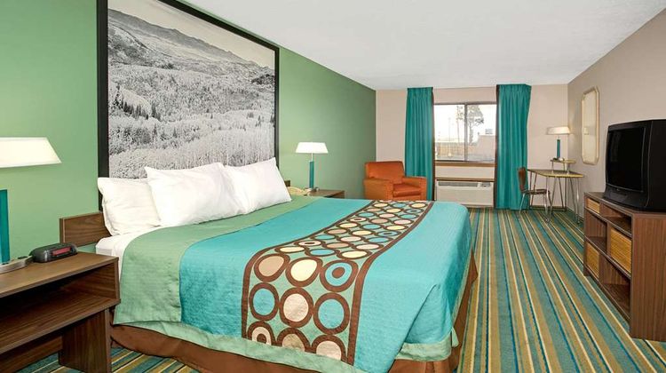Super 8 Denver Stapleton Room