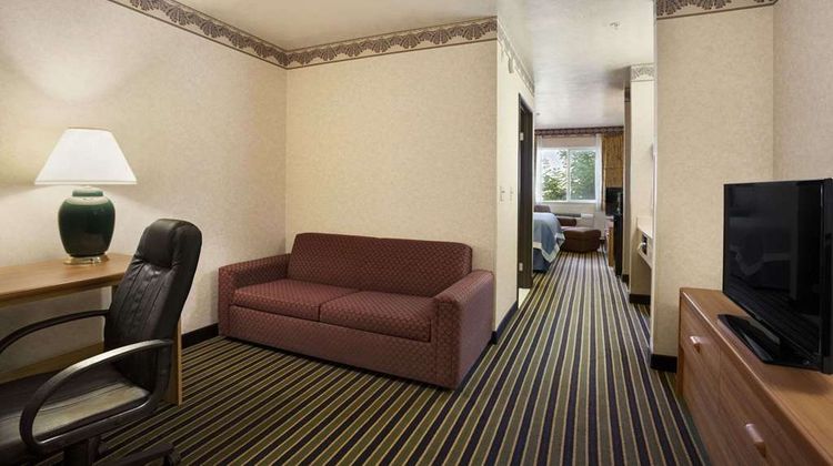 Days Inn Springville Suite