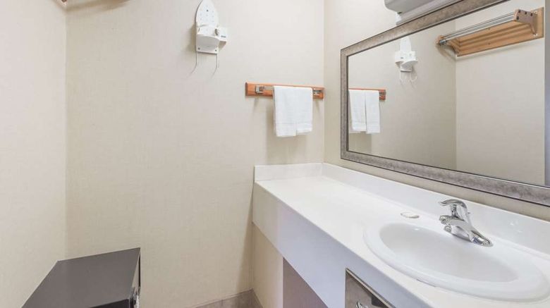 <b>Howard Johnson Hartford South Rocky Hill Room</b>. Images powered by <a href="https://iceportal.shijigroup.com/" title="IcePortal" target="_blank">IcePortal</a>.