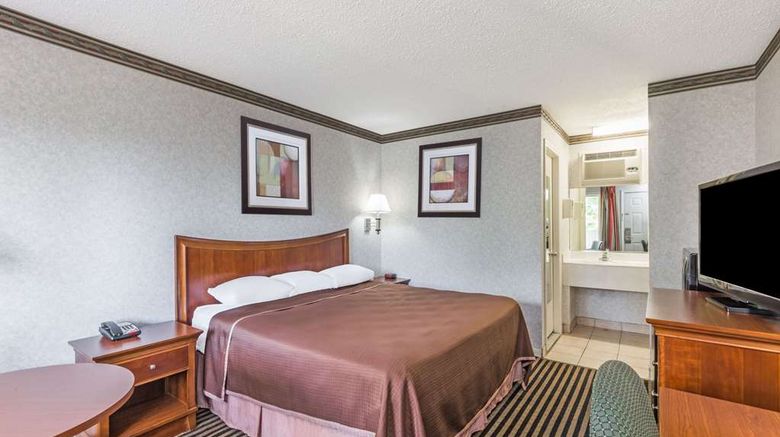 <b>Howard Johnson Hartford South Rocky Hill Room</b>. Images powered by <a href="https://iceportal.shijigroup.com/" title="IcePortal" target="_blank">IcePortal</a>.