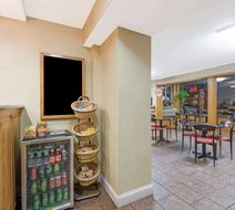 Howard Johnson Hartford South Rocky Hill Lobby