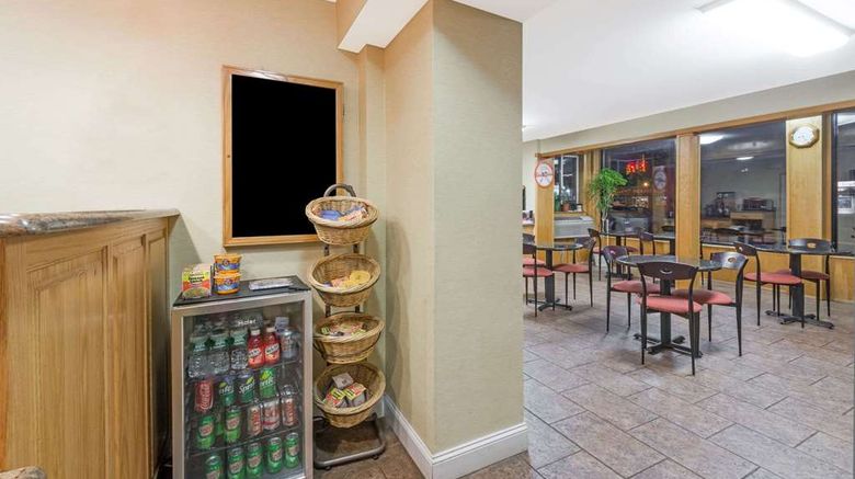 <b>Howard Johnson Hartford South Rocky Hill Lobby</b>. Images powered by <a href="https://iceportal.shijigroup.com/" title="IcePortal" target="_blank">IcePortal</a>.