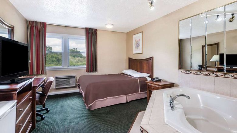<b>Howard Johnson Hartford South Rocky Hill Room</b>. Images powered by <a href="https://iceportal.shijigroup.com/" title="IcePortal" target="_blank">IcePortal</a>.