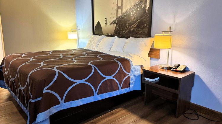 Super 8 Booneville Room