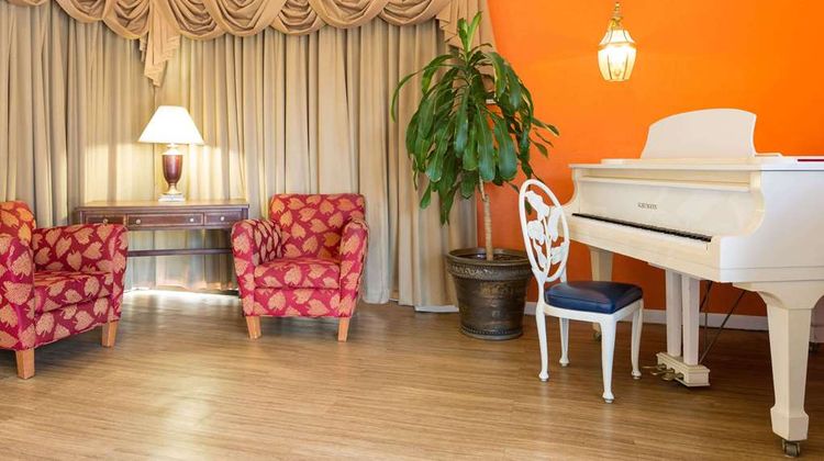Howard Johnson Inn Williamsburg Lobby