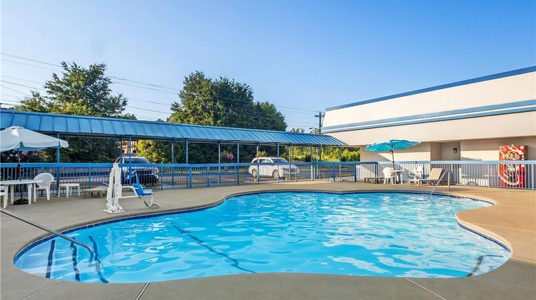 <b>Super 8 Commerce Pool</b>. Images powered by <a href="https://iceportal.shijigroup.com/" title="IcePortal" target="_blank">IcePortal</a>.