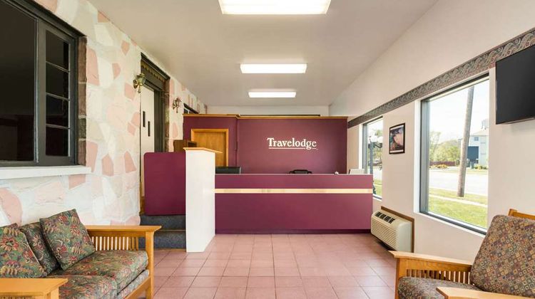 Travelodge Niagara Falls Lobby
