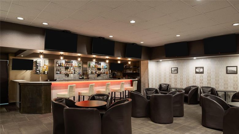 <b>Ramada Plaza Regina Restaurant</b>. Images powered by <a href="https://iceportal.shijigroup.com/" title="IcePortal" target="_blank">IcePortal</a>.