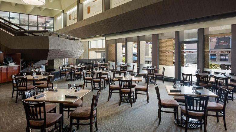 <b>Ramada Plaza Regina Lobby</b>. Images powered by <a href="https://iceportal.shijigroup.com/" title="IcePortal" target="_blank">IcePortal</a>.