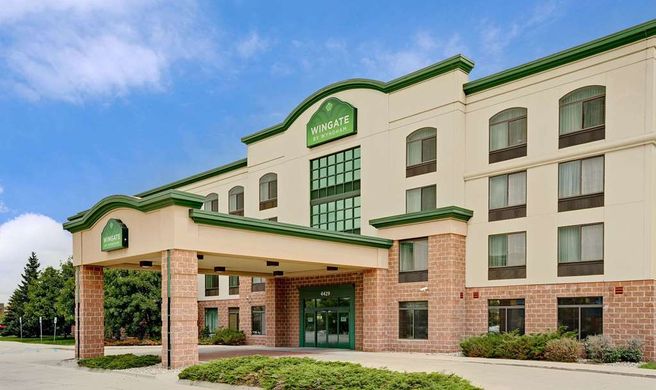 Wingate by Wyndham Fargo Exterior