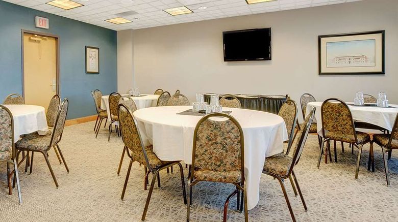 <b>Wingate by Wyndham Fargo Meeting</b>. Images powered by <a href="https://iceportal.shijigroup.com/" title="IcePortal" target="_blank">IcePortal</a>.