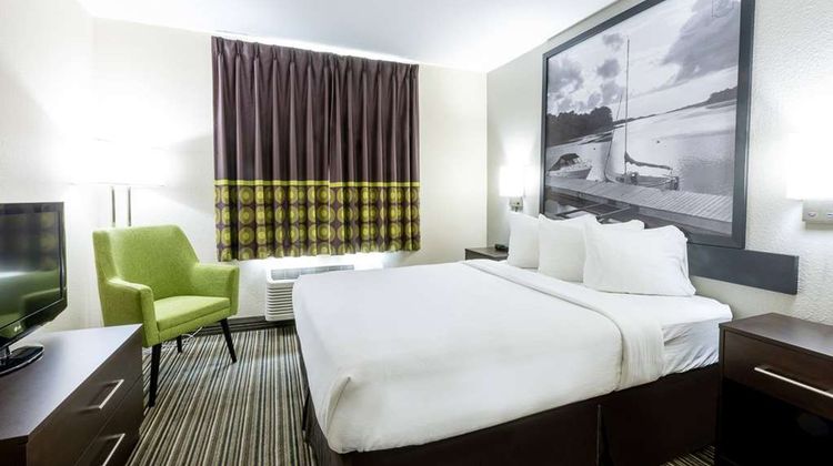 Super 8 Truro Room