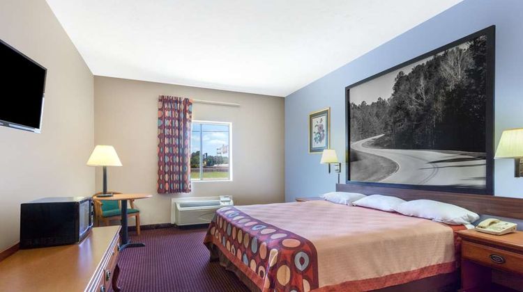 Super 8 Jackson/North Room