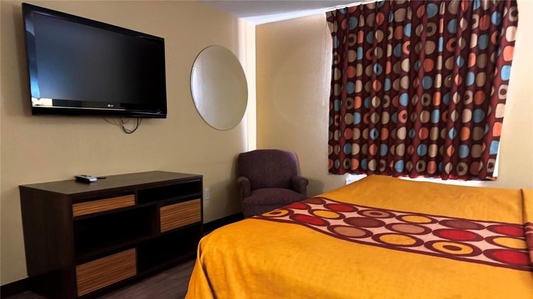 Super 8 Jackson/North Room