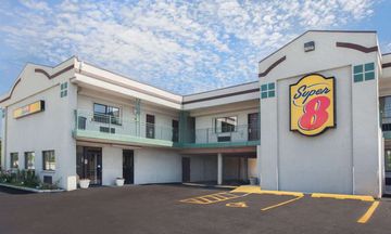 Super 8 Chicago/Rosemont/Ohare/SE