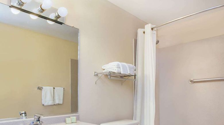 <b>Super 8 Chicago/Rosemont/Ohare/SE Room</b>. Images powered by <a href="https://iceportal.shijigroup.com/" title="IcePortal" target="_blank">IcePortal</a>.