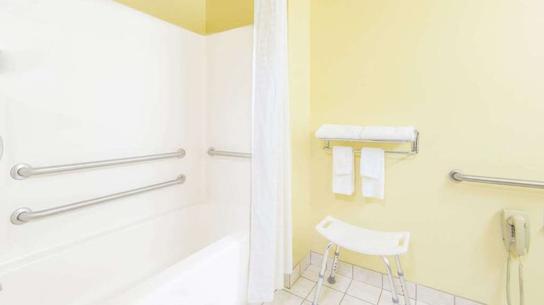 <b>Super 8 Wheeling Room</b>. Images powered by <a href="https://iceportal.shijigroup.com/" title="IcePortal" target="_blank">IcePortal</a>.