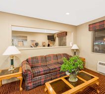 Super 8 Chanute Lobby
