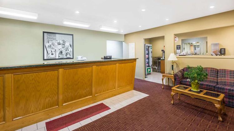 Super 8 Chanute Lobby