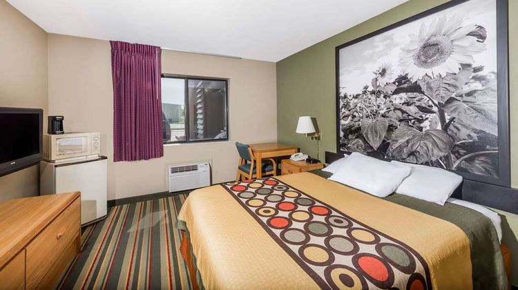 Super 8 Chanute Room