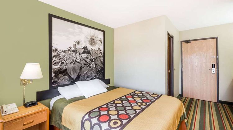 Super 8 Chanute Room
