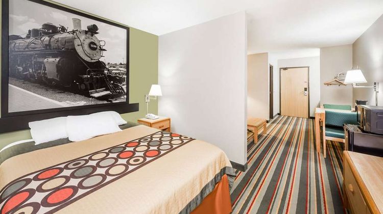 Super 8 Chanute Room