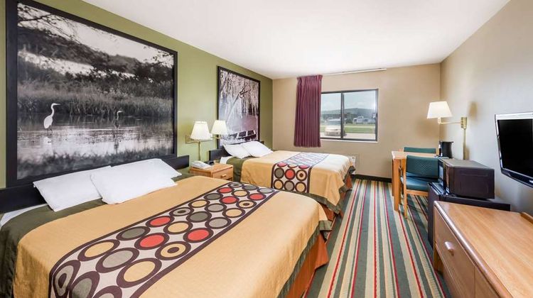 Super 8 Chanute Room