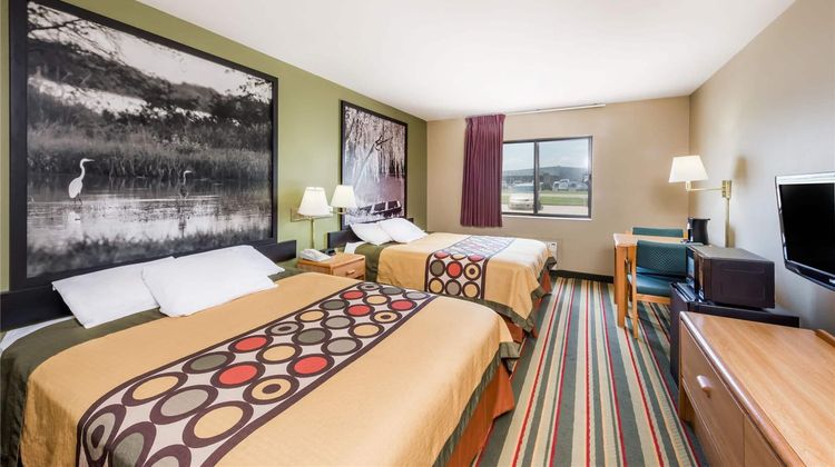 Super 8 Chanute Room