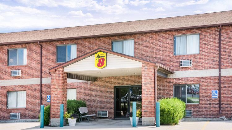 Super 8 Chanute Exterior