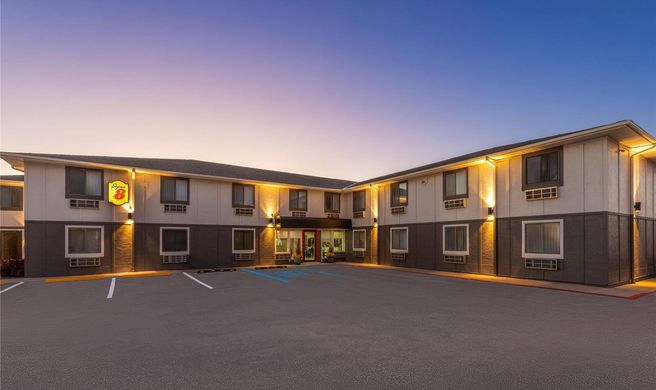 Super 8 Rock Port Exterior