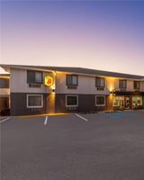 Super 8 Rock Port