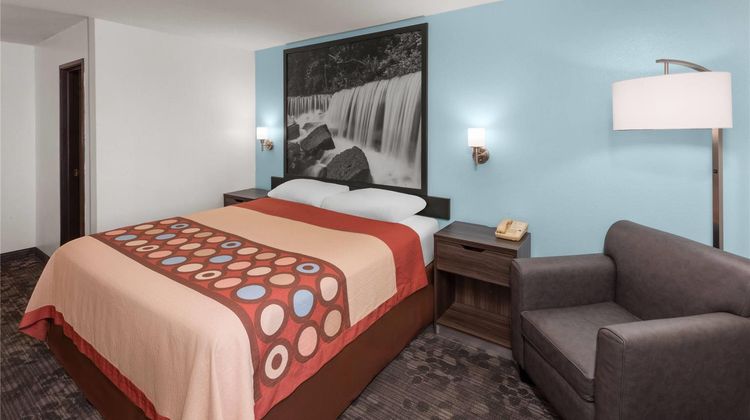 Super 8 Rock Port Room