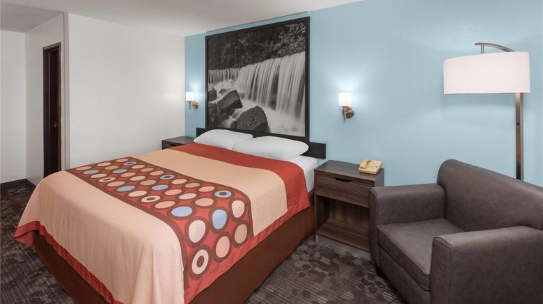 <b>Super 8 Rock Port Room</b>. Images powered by <a href="https://iceportal.shijigroup.com/" title="IcePortal" target="_blank">IcePortal</a>.