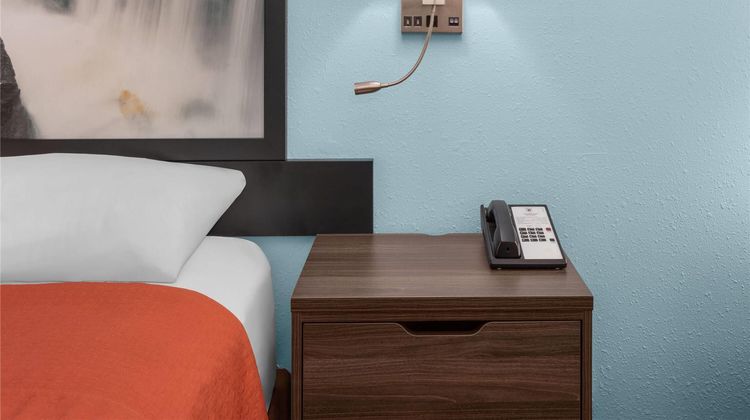Super 8 Rock Port Room