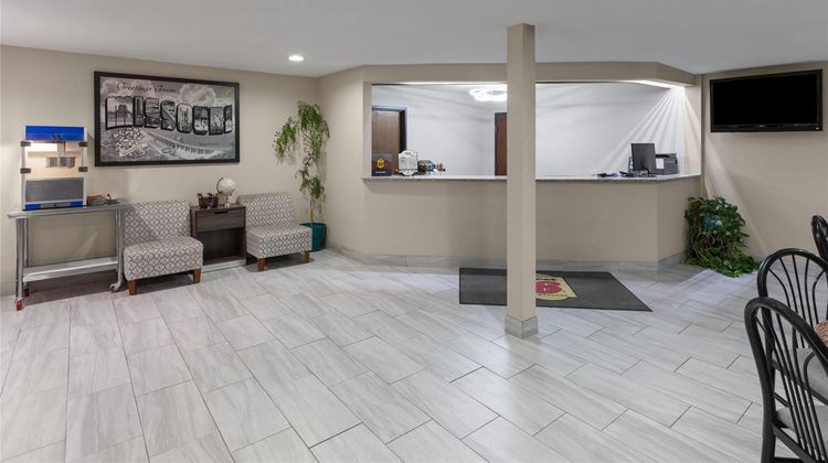 Super 8 Rock Port Lobby