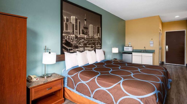 <b>Super 8 Salisbury Suite</b>. Images powered by <a href="https://iceportal.shijigroup.com/" title="IcePortal" target="_blank">IcePortal</a>.