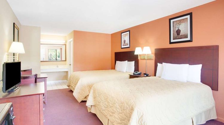Super 8 Defuniak Springs Room