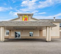 Super 8 Meadow Lake Exterior