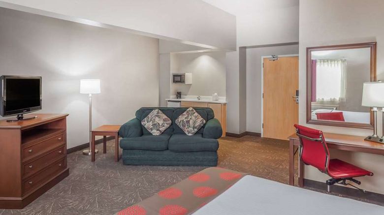 <b>Ramada Hammond Hotel & Conference Center Room</b>. Images powered by <a href="https://iceportal.shijigroup.com/" title="IcePortal" target="_blank">IcePortal</a>.