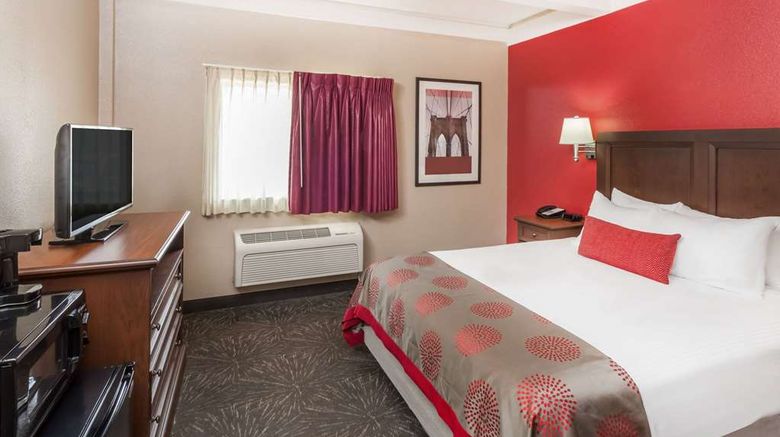 <b>Ramada Hammond Hotel & Conference Center Room</b>. Images powered by <a href="https://iceportal.shijigroup.com/" title="IcePortal" target="_blank">IcePortal</a>.