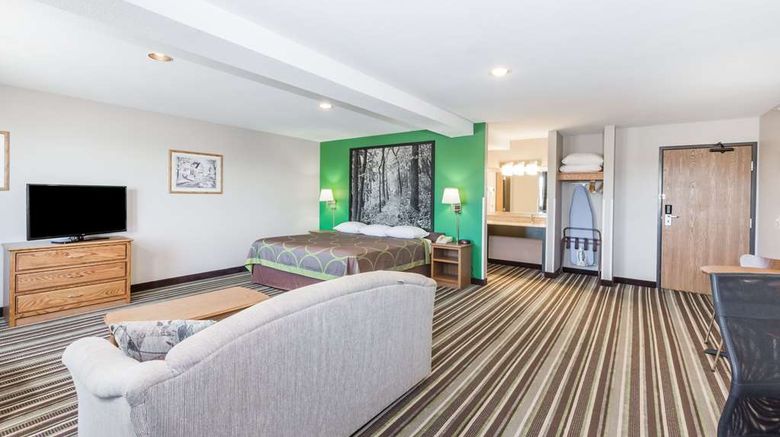 <b>Super 8 Sioux City South Room</b>. Images powered by <a href="https://iceportal.shijigroup.com/" title="IcePortal" target="_blank">IcePortal</a>.