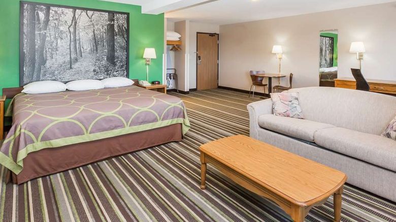 <b>Super 8 Sioux City South Room</b>. Images powered by <a href="https://iceportal.shijigroup.com/" title="IcePortal" target="_blank">IcePortal</a>.